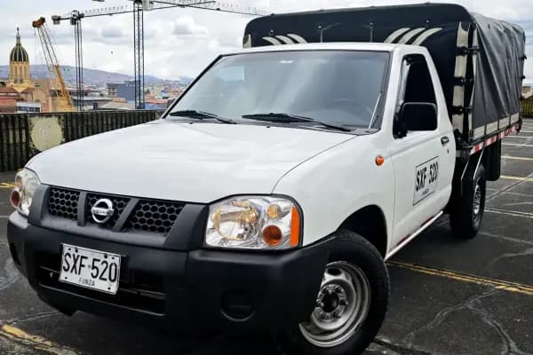 Nissan Frontier Estacas — vista principal